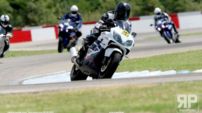 Το Ride Day αφορά όλους τους αναβάτες, αποφοίτους του Σχολείου CSS ή όχι, που θέλουν να εξασκήσουν τη τεχνική τους.